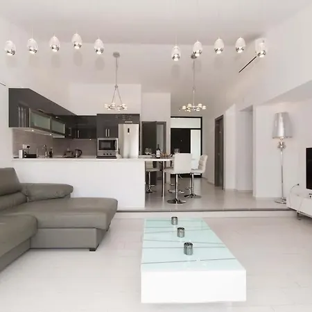 Canaria Modern 3 Bedroom Jaccuzi Villa
