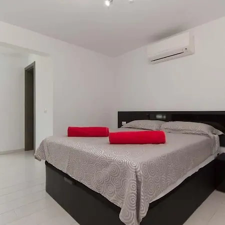 Villa Canaria Modern 3 Bedroom Jaccuzi