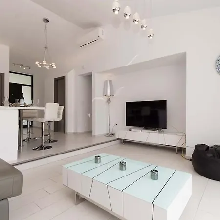 Villa Canaria Modern 3 Bedroom Jaccuzi