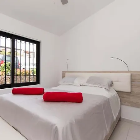 Canaria Modern 3 Bedroom Jaccuzi Villa